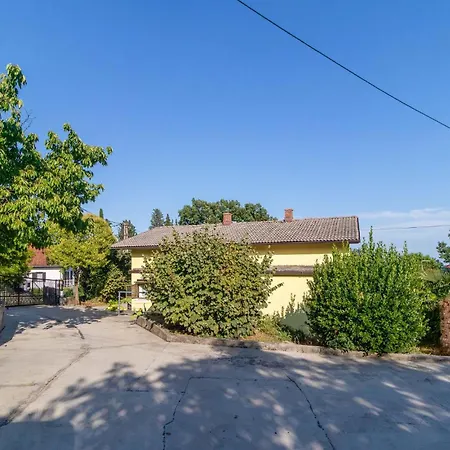 3 Bedroom Cozy In Apartment *