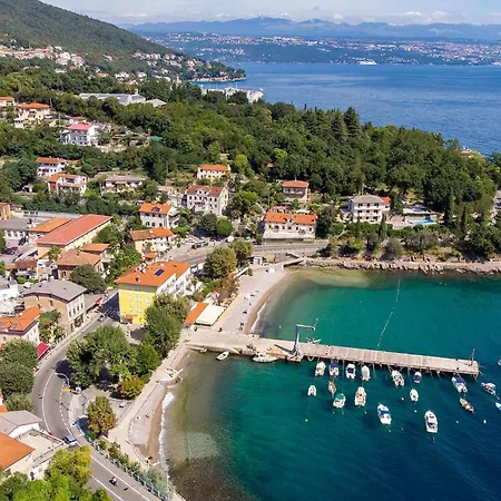 Apartmán Cozy In With Kitchen Ika